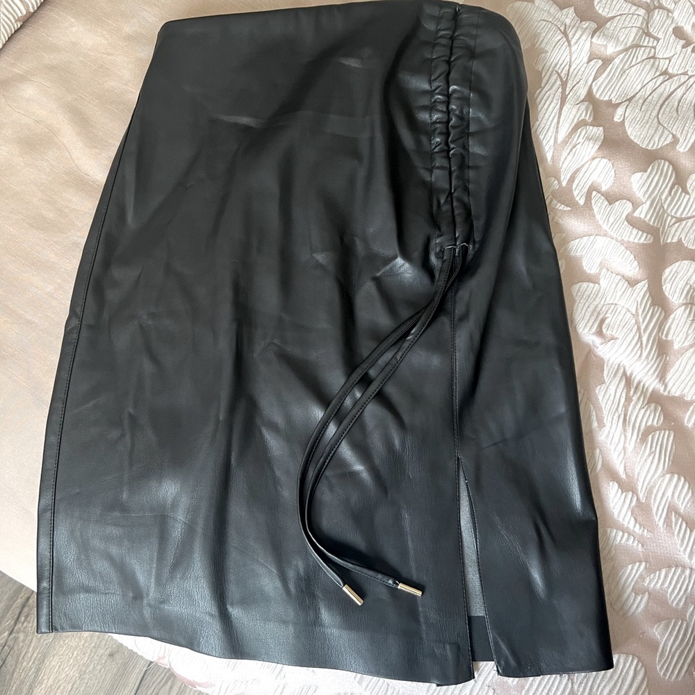 NWT HOUSE OF HARLOW VEGAN LEATHER BLACK SKIRT